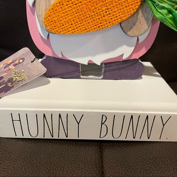 Rae Dunn Easter HUNNY BUNNY Wood Gnome Holding Carrot BRAND NEW!!! - Picture 2 of 7